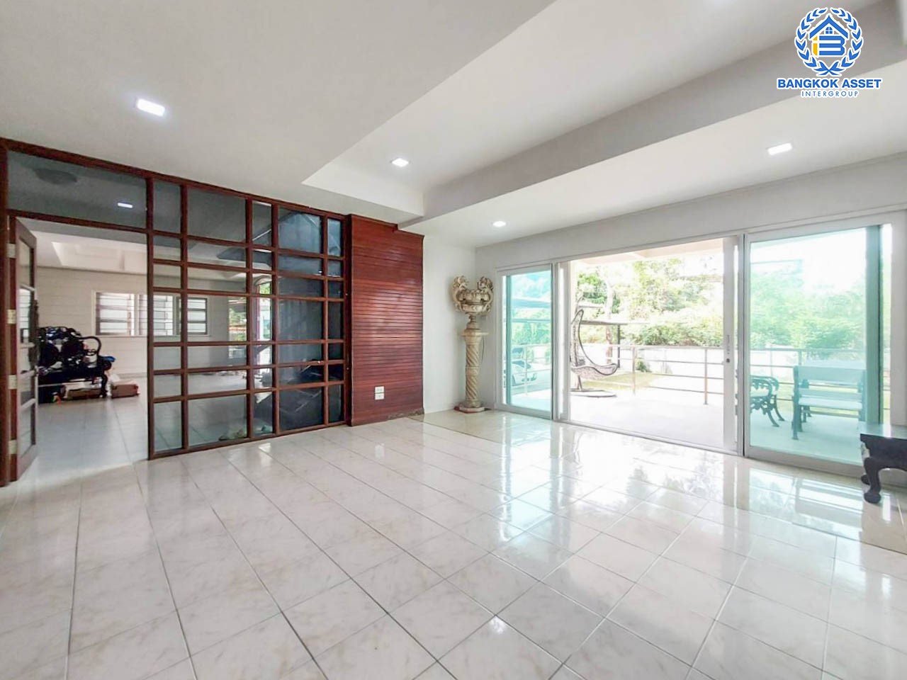 *****บ้านเดี่ยวมือสอง ม.ชวนชื่นพาร์ควิลล์ กาญจนาภิเษก หลังมุม บนเนื้อที่ 211 ตร.ว. ฟังก์ชันพร้อม 6 ห้องนอน 4 ห้องน้ำ 4 ที่จอดรถ บนทำเลศักยภาพติดถนน เชื่อมต่อถนนกาญจนาภิเษก, ถนนสิรินธร, ถนนบรมราชชนนี ใกล้เซ็นทรัลปิ่นเกล้า